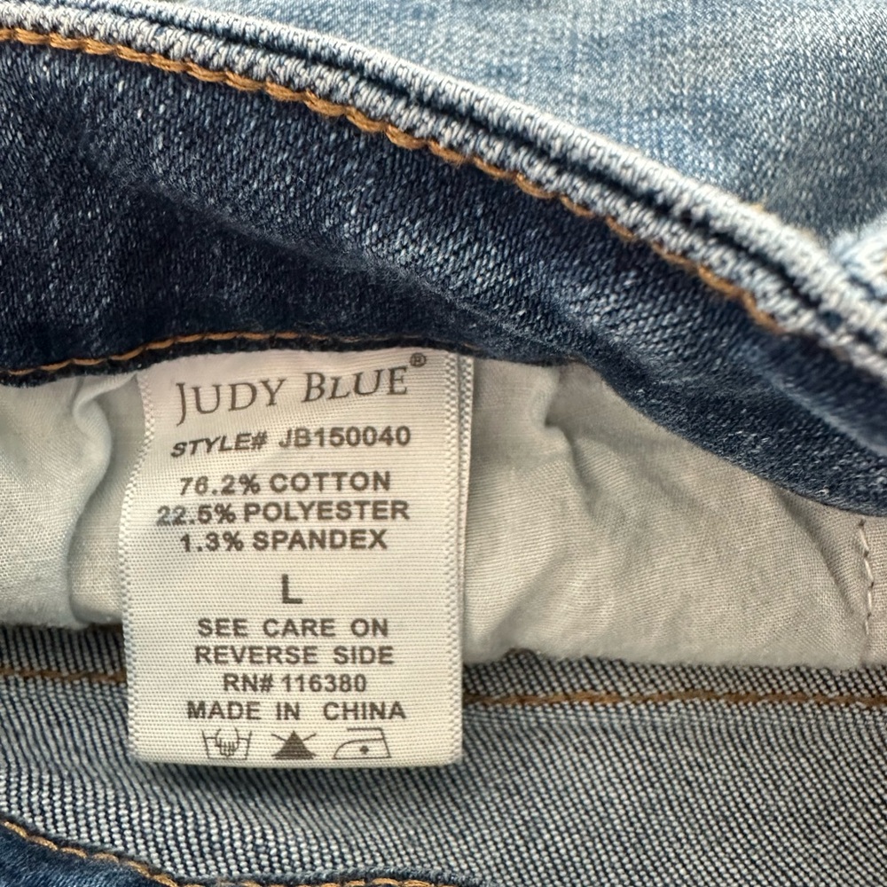 Judy Blue Distressed women’s Jean Shorts Sz large $10 - Picture 4 of 4